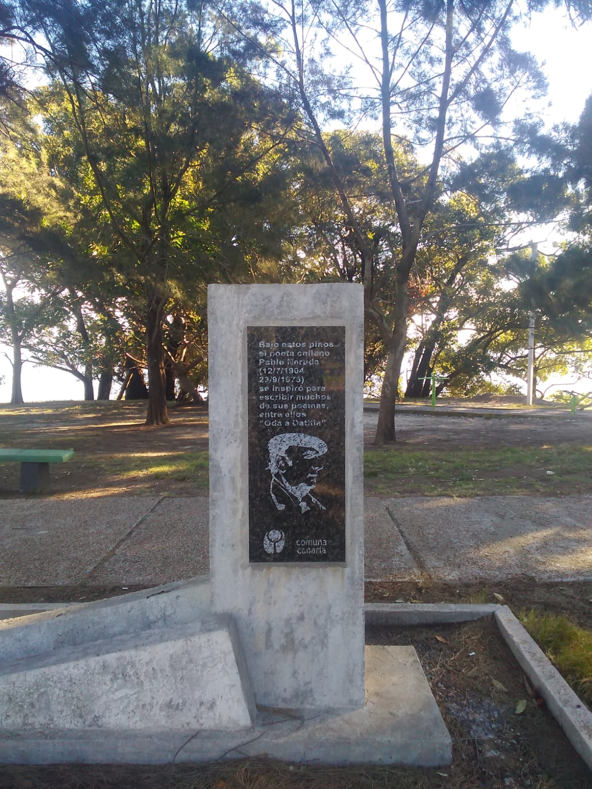 Placa en homenaje a Neruda